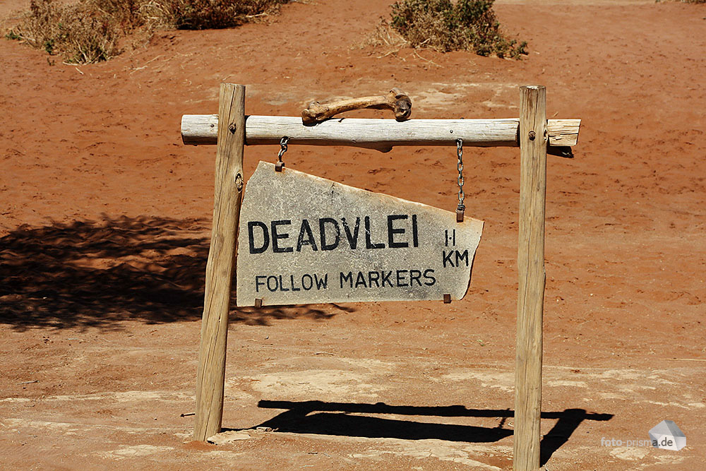 Dead Vlei - Follow Markers