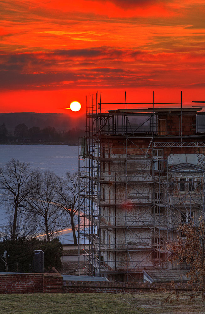 Sonnenuntergang hinter Baugerst