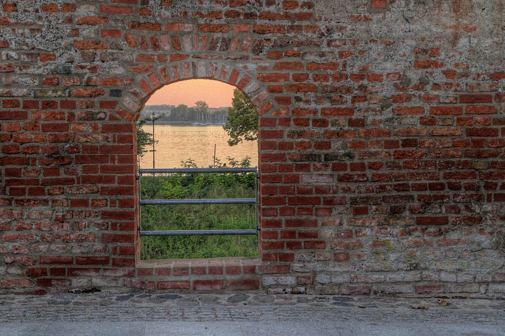 Stadtmauer mit Durchlass - HDR