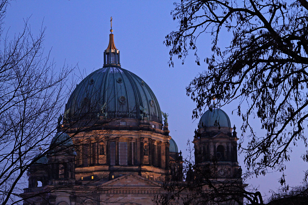 Dom am Abend