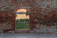 Stadtmauer mit Durchlass - HDR