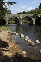 Fluss mit Brcke