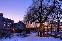 James-Simon-Park an der Spree (HDR)